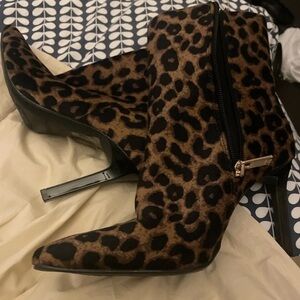 Elegant Leopard Print Heeled Boots